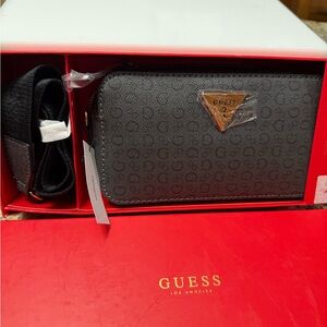 New Guess Brown Patterned Clutch and Crossbody measures 4 x 8 x 2“